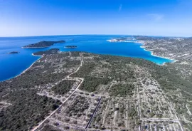 Građevinsko zemljište u turističkoj zoni u prvom redu do mora, Rogoznica, Terreno