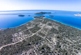 Građevinsko zemljište u turističkoj zoni u prvom redu do mora, Rogoznica, Tierra