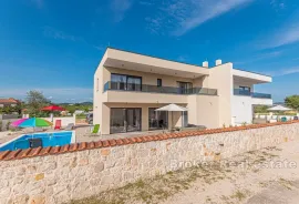 Vila s bazenom, Šibenik, Casa