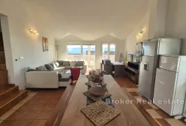 Apartmanska kuća s pogledom na more, Trogir, Famiglia