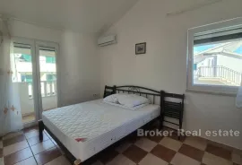 Apartmanska kuća s pogledom na more, Trogir, Famiglia