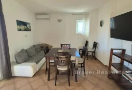 Apartmanska kuća s pogledom na more, Trogir, Famiglia