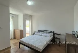 Apartmanska kuća s pogledom na more, Trogir, Famiglia