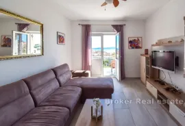 Poslovno apartmanska kuca sa prekrasnim pogledom i blizinom mora, Makarska, Casa