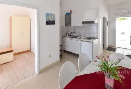 Poslovno apartmanska kuca sa prekrasnim pogledom i blizinom mora, Makarska, Casa