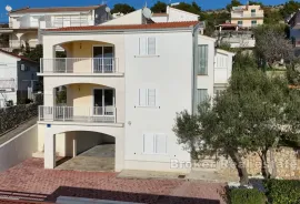 Moderno uređena kuća u blizini mora, Trogir, Maison