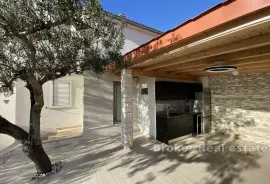 Moderno uređena kuća u blizini mora, Trogir, Maison