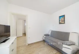 Apartmanska kuća s bazenom, Makarska, بيت