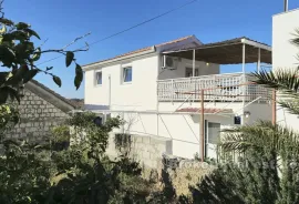 Kuća u nizu sa tri spavaće sobe, Trogir, Haus