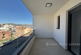 Prostrani penthouse s pogledom na more, Trogir, Appartement