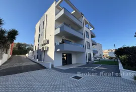 Prostrani penthouse s pogledom na more, Trogir, Appartement