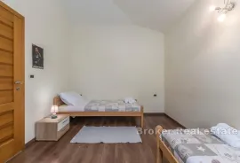 Prekrasna samostojeća kuća u mirnom okruženju, Poreč, Haus