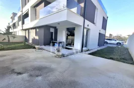 Veli vrh, novi stan 87m2 sa vrtom od 90m2 !, Pula, Apartamento