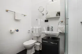 Centar, 5SKL, 144.70m2, mini hotel, Rijeka, Flat