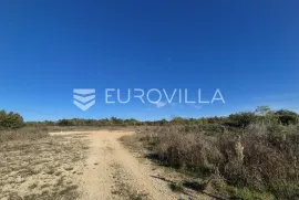 Istra, Poreč, gospodarsko zemljište u industrijskoj zoni 12.330m2, Poreč, Land