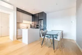 Zagreb, VMD Heinzelova, luksuzan trosoban stan NKP 91m2, 2 GPM, Zagreb, Apartamento