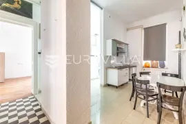 Zagreb, Donji Grad, četverosoban stan 127 m2 na 1. katu stambene zgrade, Zagreb, Daire