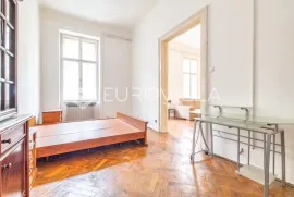 Zagreb, Donji Grad, četverosoban stan 127 m2 na 1. katu stambene zgrade, Zagreb, Daire