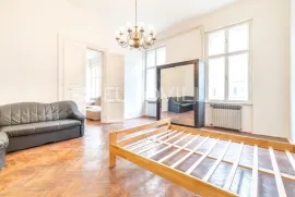 Zagreb, Donji Grad, četverosoban stan 127 m2 na 1. katu stambene zgrade, Zagreb, Appartement