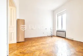 Zagreb, Donji Grad, četverosoban stan 127 m2 na 1. katu stambene zgrade, Zagreb, Daire