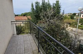 Istra, Pula, Dvosoban stan sa 196 m2 vrta na  Vidikovcu, Pula, Daire