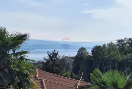 MATULJI - obiteljska kuća s dva stana i garažom, Matulji, Kuća