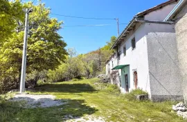 Istra,Slum-Autohtona kuća sa 5 h zemljišta, Lanišće, Дом