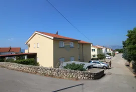 OTOK KRK-PINEZIĆI apartman sa pogledom na more i garažom, Krk, Apartamento