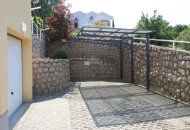 OTOK KRK-PINEZIĆI apartman sa pogledom na more i garažom, Krk, Apartamento