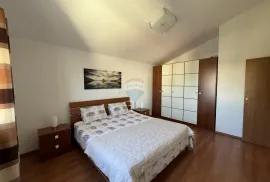 OTOK KRK-PINEZIĆI apartman sa pogledom na more i garažom, Krk, Apartamento