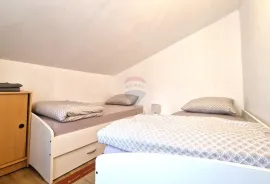 Istra,Momjan okolica-Autohtona kuća s bazenom i apartmanom, Buje, House