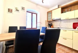 Istra,Momjan okolica-Autohtona kuća s bazenom i apartmanom, Buje, House