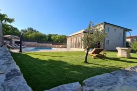 OTOK KRK-DOBRINJ moderna mediteranska kamena villa s bazenom i okućnicom, Dobrinj, Σπίτι