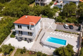 NOVI VINODOLSKI (okolica) - villa 50m od mora s bazenom i garažom, Novi Vinodolski, بيت