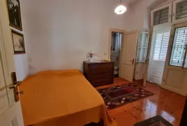 Rovinj - autohtona austrougarska villa 250 m2 u centru grada, Rovinj, Дом