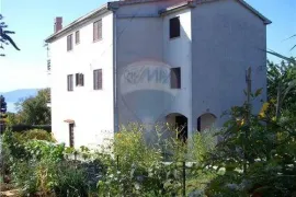 SAMOSTOJEĆA KUĆA NA D.DRENOVI, Rijeka, Casa