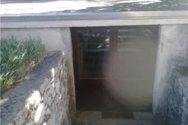 Kuća sa tri stana i 1000 m2 terena, Rijeka, بيت