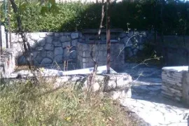 Kuća sa tri stana i 1000 m2 terena, Rijeka, Σπίτι