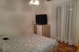 ISTRA - POREČ, SAMOSTOJEĆA KUĆA S VIŠE APARTMANA I PREKRASNIM VRTOM, Poreč, Ev