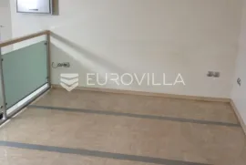 Split, Firule, poslovni prostor na vrhunskoj lokaciji s galerijom, Split, Ticari emlak