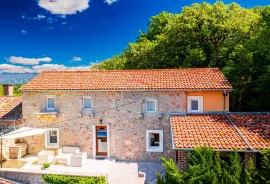 Otok Krk, okolica Dobrinja - prekrasna renovirana autohtona kuća s bazenom, Dobrinj, House