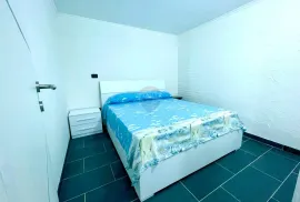 Crikvenica, Selce - kuća sa dva odvojena stana 70 m od mora, Crikvenica, House