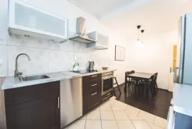 Ribnjak, 75 m2, terasa 10 m2, visoko prizemlje, podrum, Zagreb, Appartment