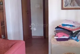 KUĆA,KONOBA,APARTMAN,GARAZA, Ližnjan, Casa