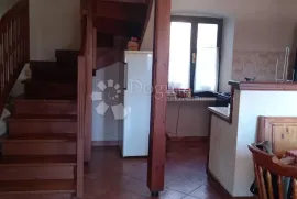 KUĆA,KONOBA,APARTMAN,GARAZA, Ližnjan, Casa