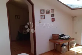 KUĆA,KONOBA,APARTMAN,GARAZA, Ližnjan, Casa