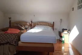 KUĆA,KONOBA,APARTMAN,GARAZA, Ližnjan, Casa