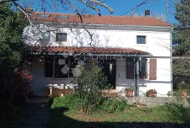 KUĆA,KONOBA,APARTMAN,GARAZA, Ližnjan, Casa