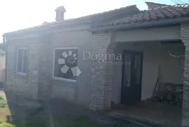 KUĆA,KONOBA,APARTMAN,GARAZA, Ližnjan, Casa