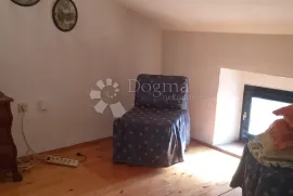 KUĆA,KONOBA,APARTMAN,GARAZA, Ližnjan, Casa